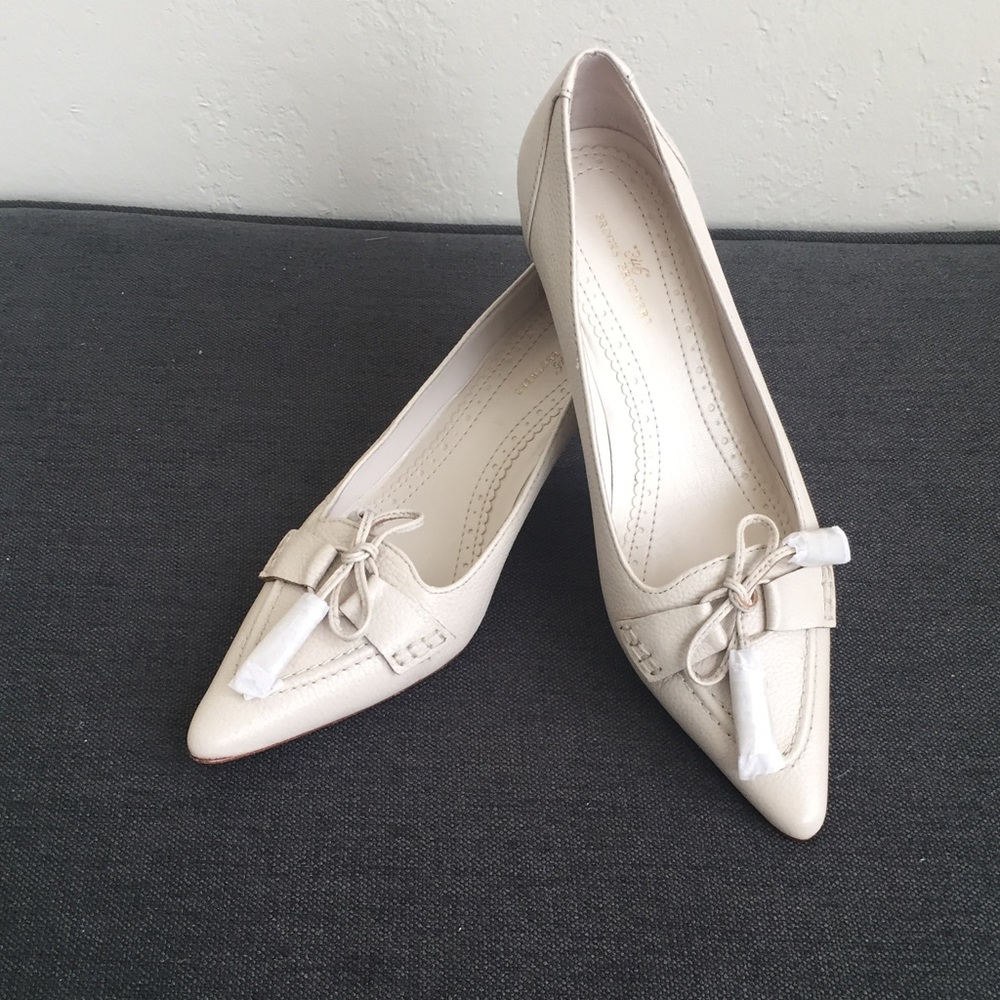 Brooks Brothers 346 Kitten Heel Pumps Tassel Bow